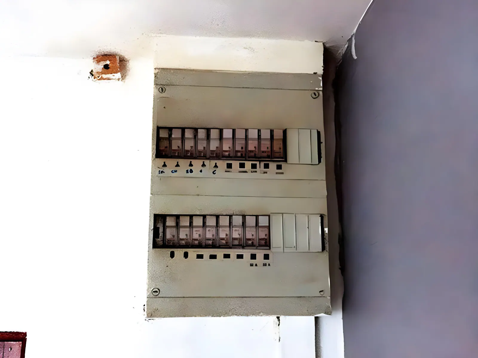 Installation électrique remise aux normes dans une maison du Boulonnais