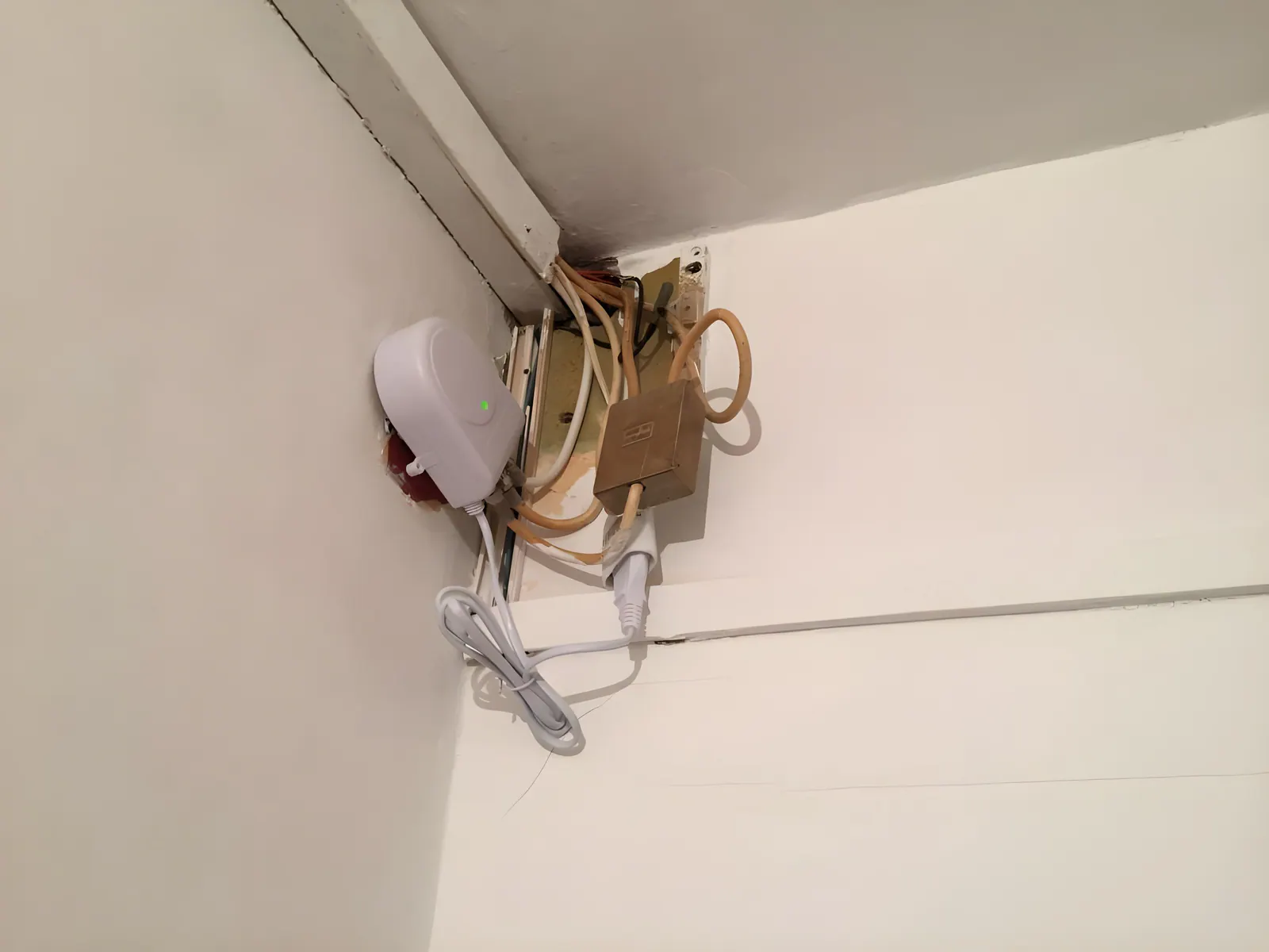 Tableau et câblage électrique installés par AFS Façades & Électricité